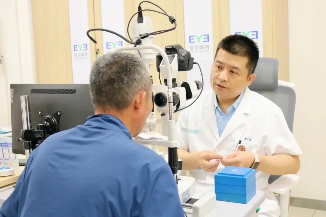 眼底“守光人”赵斌：以精微之术，守眼底光明(图1)